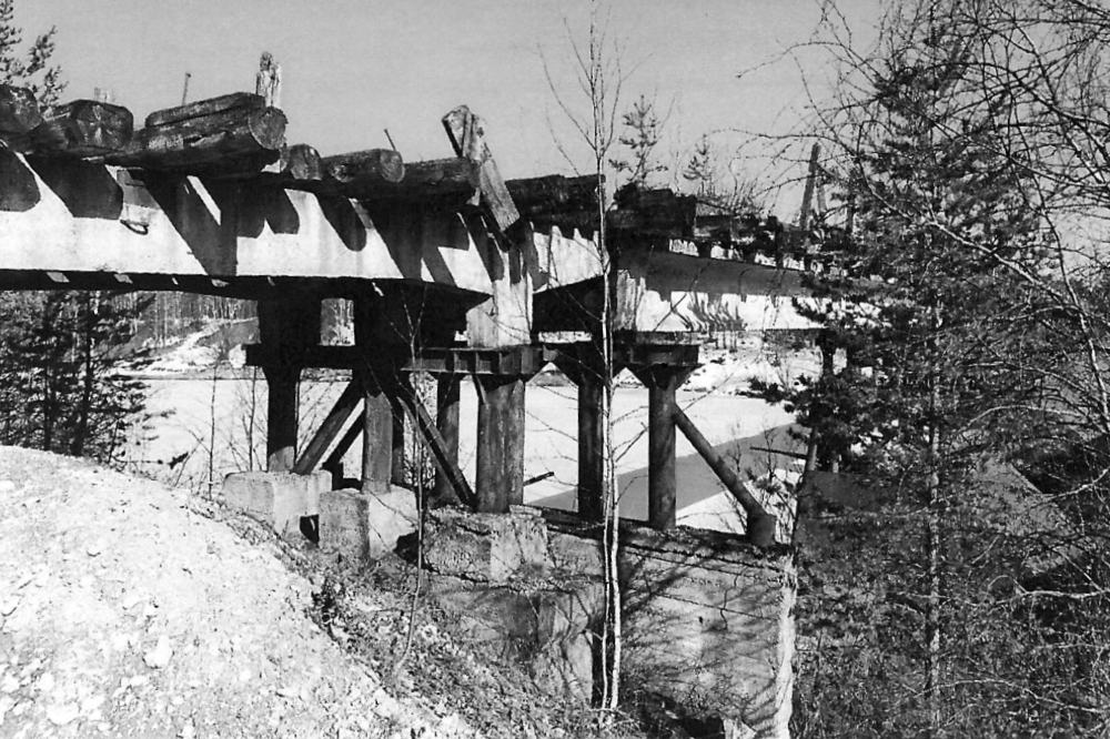 
В Сосногорске продали железный мост через реку Ижму