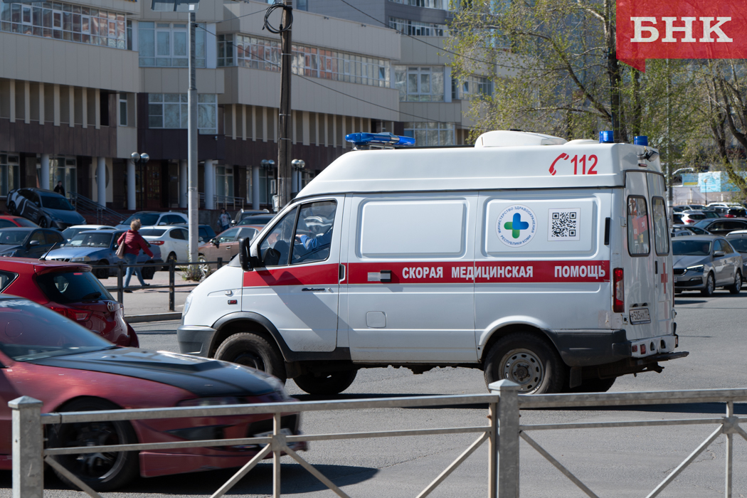 В столице Коми женщина с ножевым ранением ждала помощи в подъезде