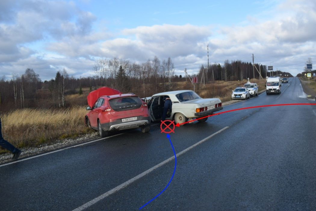 В столкновении автомобилей у Яреги пострадали два человека