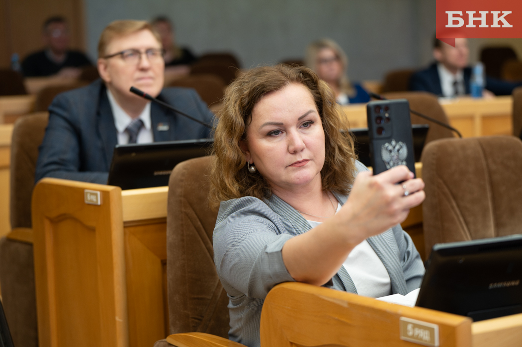 В Коми хотят ограничить чиновников в командировках