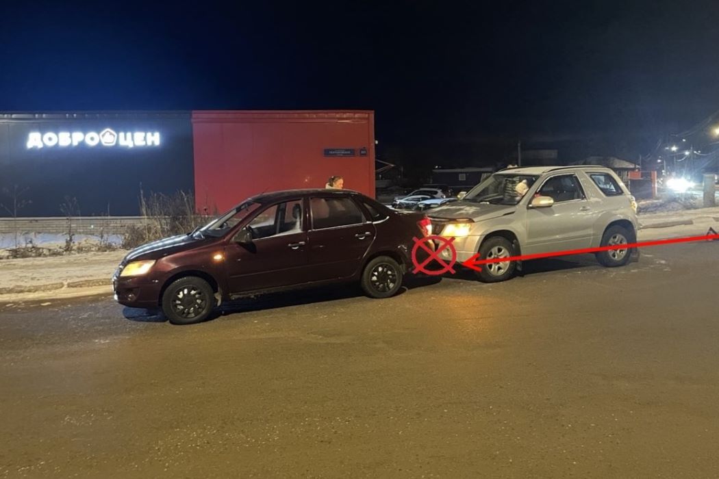 В Сыктывкаре у перекрестка столкнулись два автомобиля