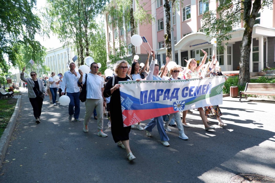 Владимир Якушев: «Одна из первоочередных задач – поддержка детей участников СВО»