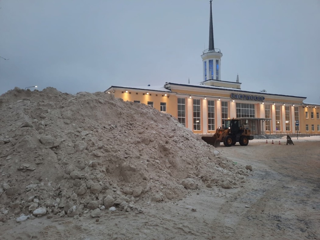 В столице Коми увеличили количество техники для уборки снега