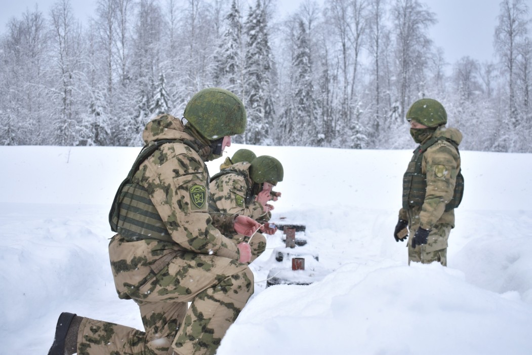 Военнослужащих по призыву в Сыктывкаре учат взрывать снаряды