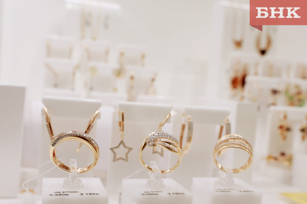 Сыктывкарки подменили золотые кольца в заказе и сдали его обратно