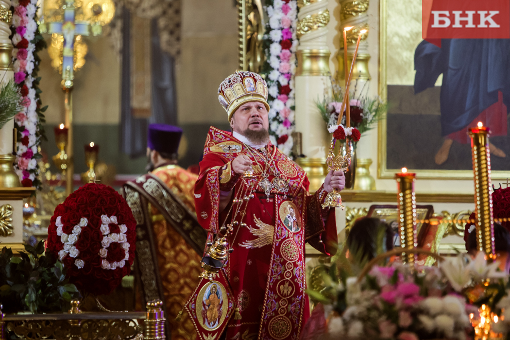 Сыктывкарцы встретили Благодатный огонь