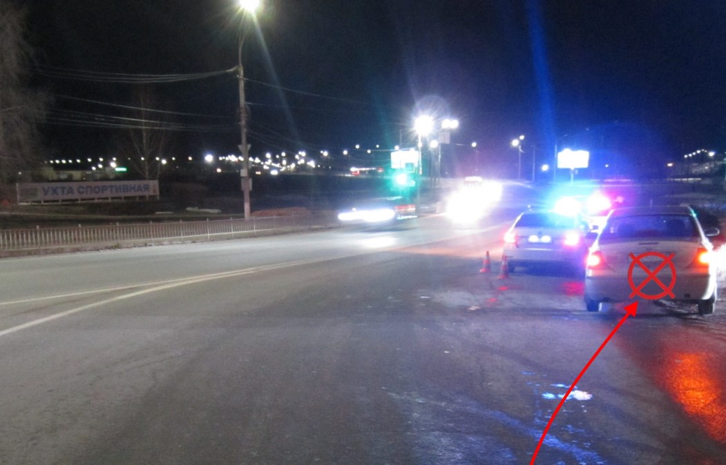 Водитель с 16-летним стажем врезался в ограждение в Ухте