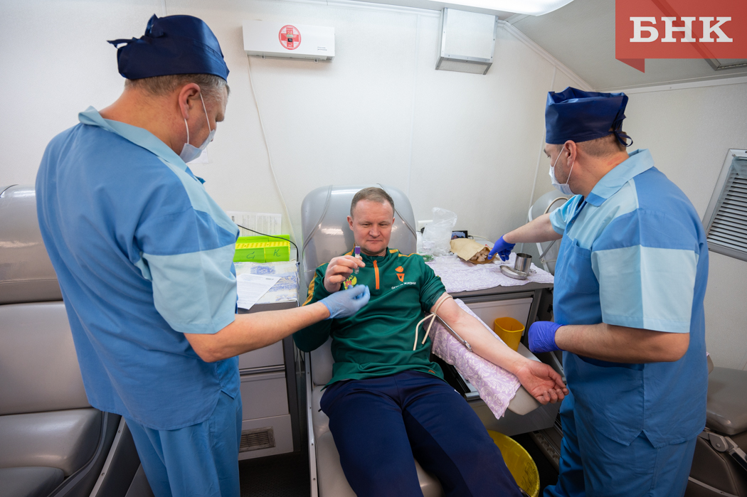 Сыктывкарцы пополнили регистр доноров костного мозга и устроили забег с факелом