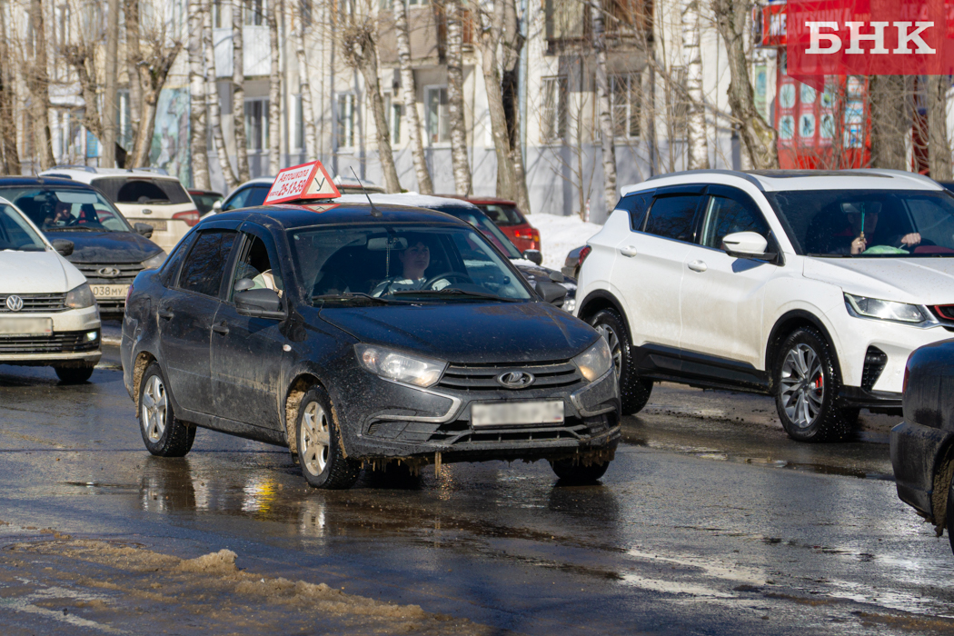 Россиянам хотят разрешить сдавать экзамены на права без медсправки