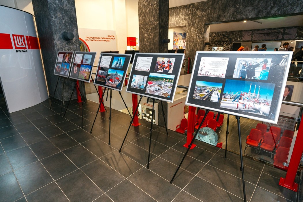 В Усинске открыли фотовыставку «Нефтяной ренессанс»