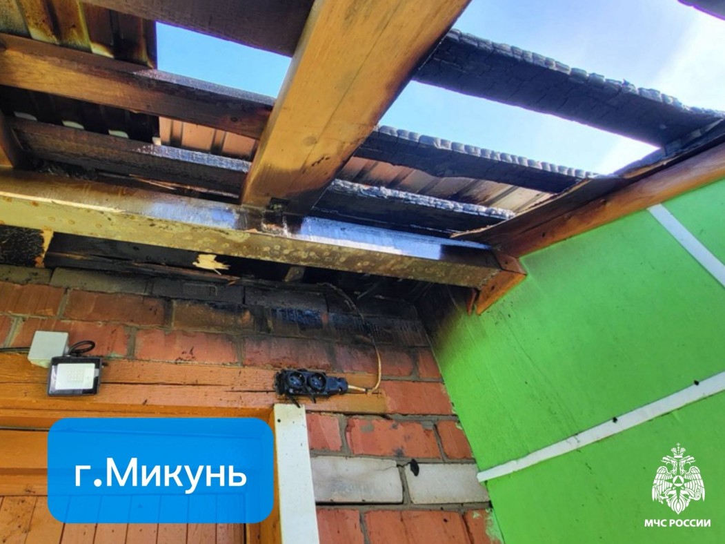 Пожарные в Микуни спасли 93-летнего мужчину и двух детей