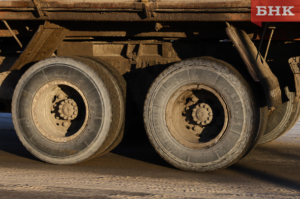 Омич насмерть задавил отца в Усть-Куломском районе