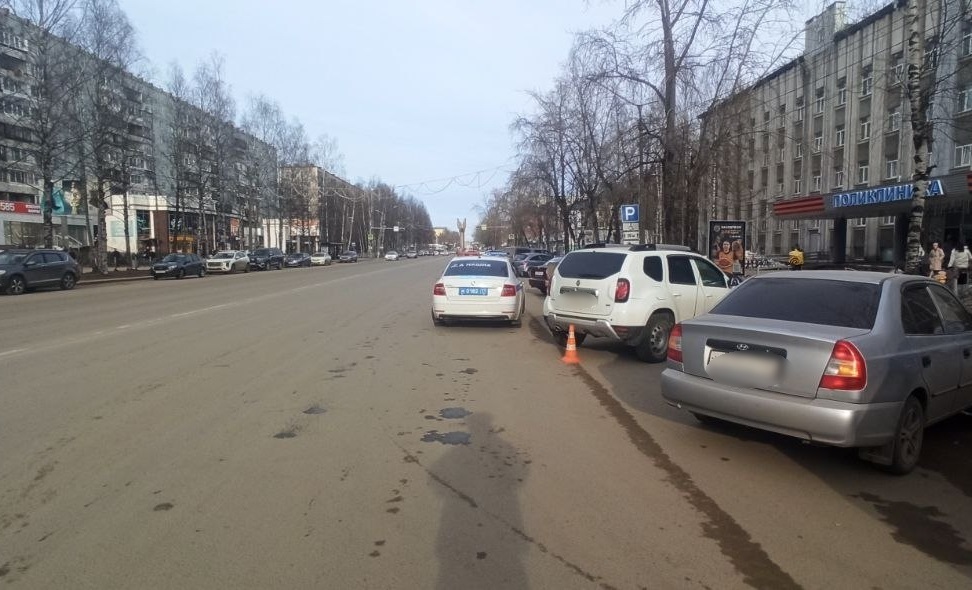 В Сыктывкаре у поликлиники сбили женщину