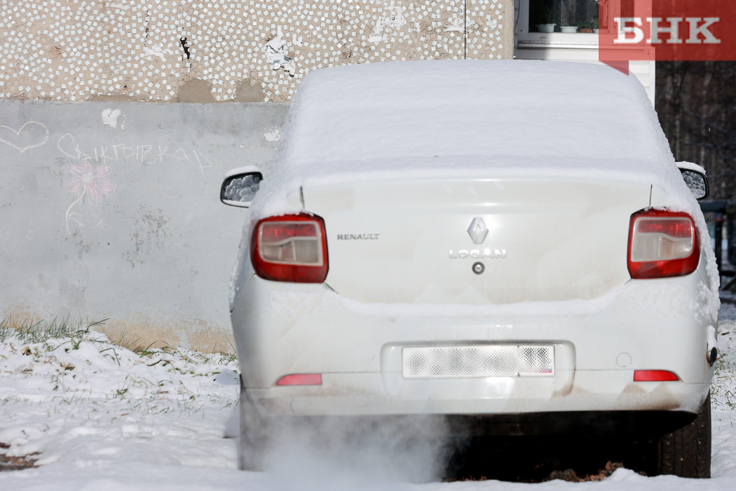 Сыктывкарец не смог угнать машину, забыв про ручной тормоз