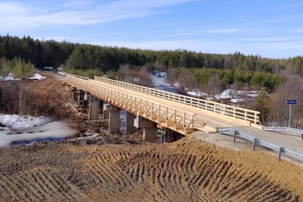 В Койгородском районе восстановили аварийный мост через Лэпью