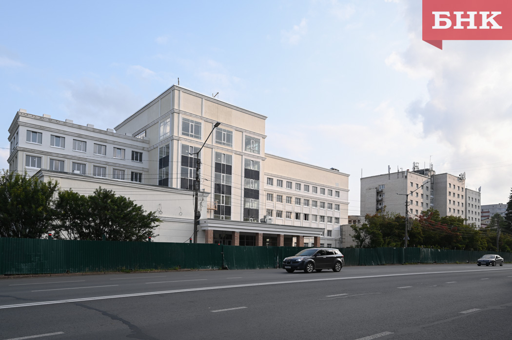 Подрядчик «однозначно» выйдет на сдачу нового корпуса Сыктывкарского госуниверситета в июне