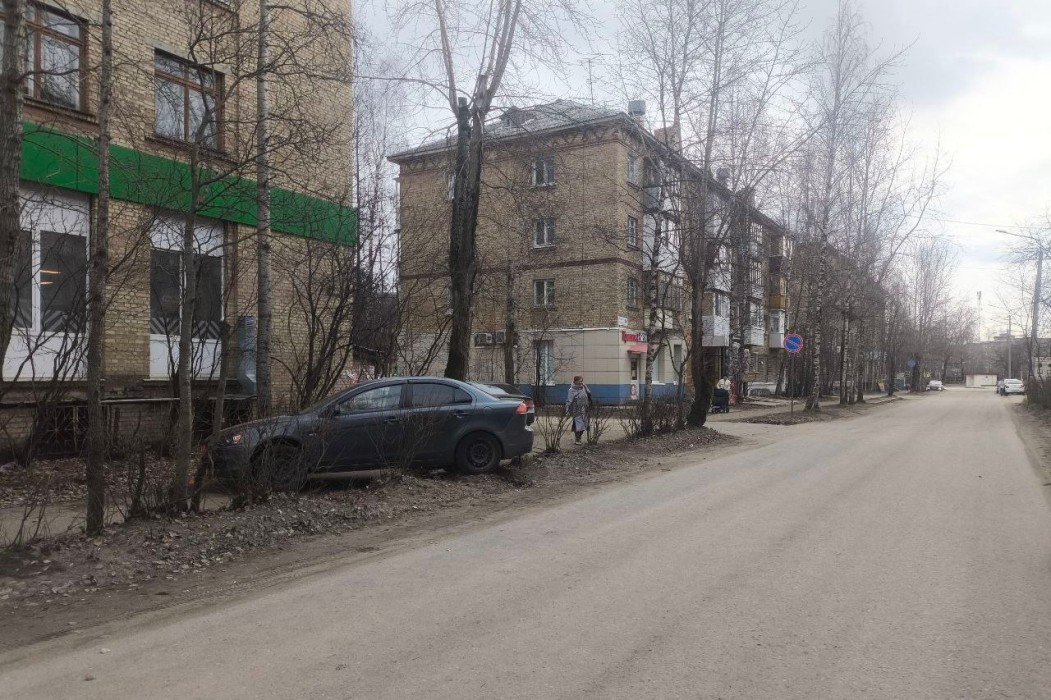 В Ухте сбившего женщину на тротуаре водителя поместили в спецприемник