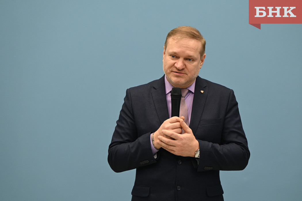 Константин Сажин объяснил, из-за чего сократилось количество автобусных рейсов в Корткеросском районе