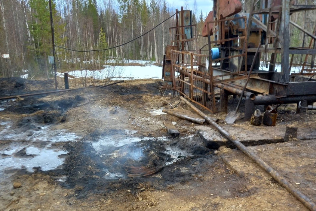 На Нижнеомринском месторождении пытались огнем уничтожить следы нефтеразлива