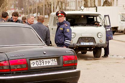 В столкновении прокуратуры и милиции победили надзиратели