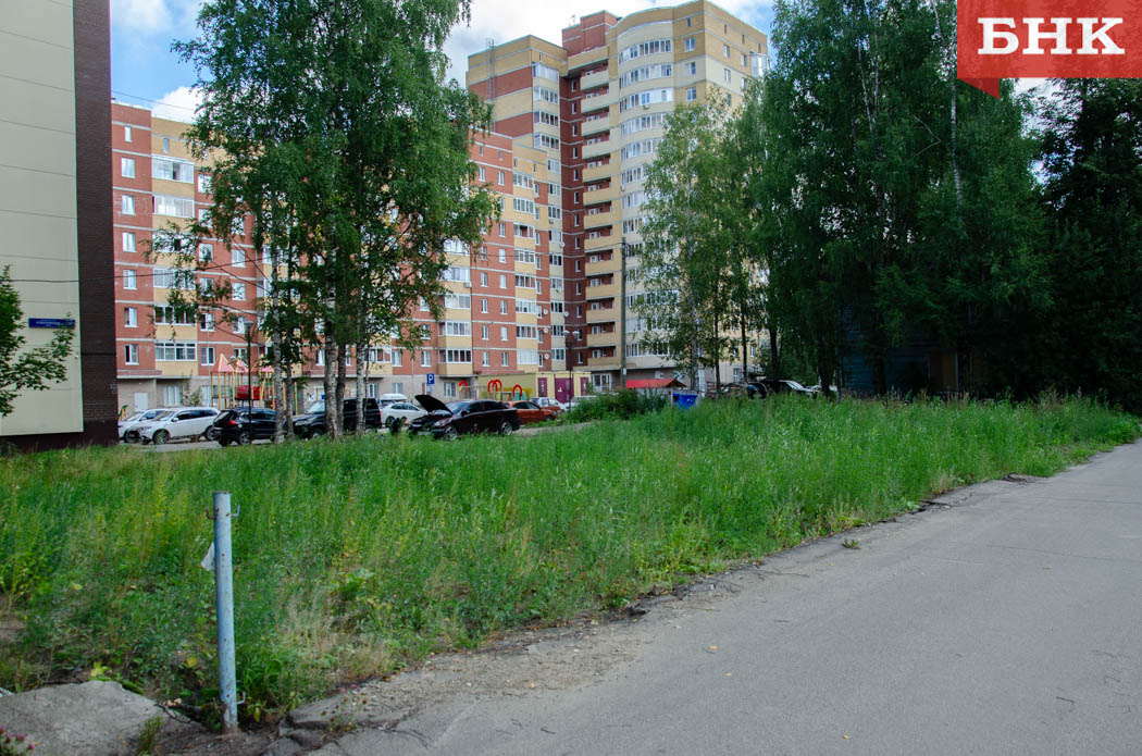 Пустыри и парковки: что стало с территориями после сноса сыктывкарских «деревяшек»
