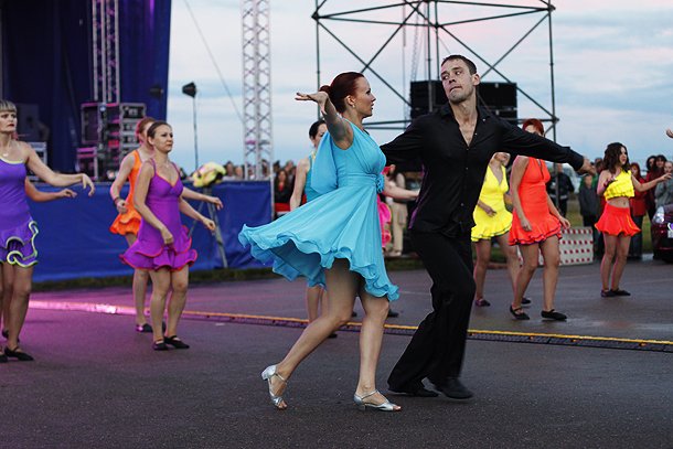 Танцуют Голые На Сцене Videos From ecomamochka.ru, Page 1 of 1