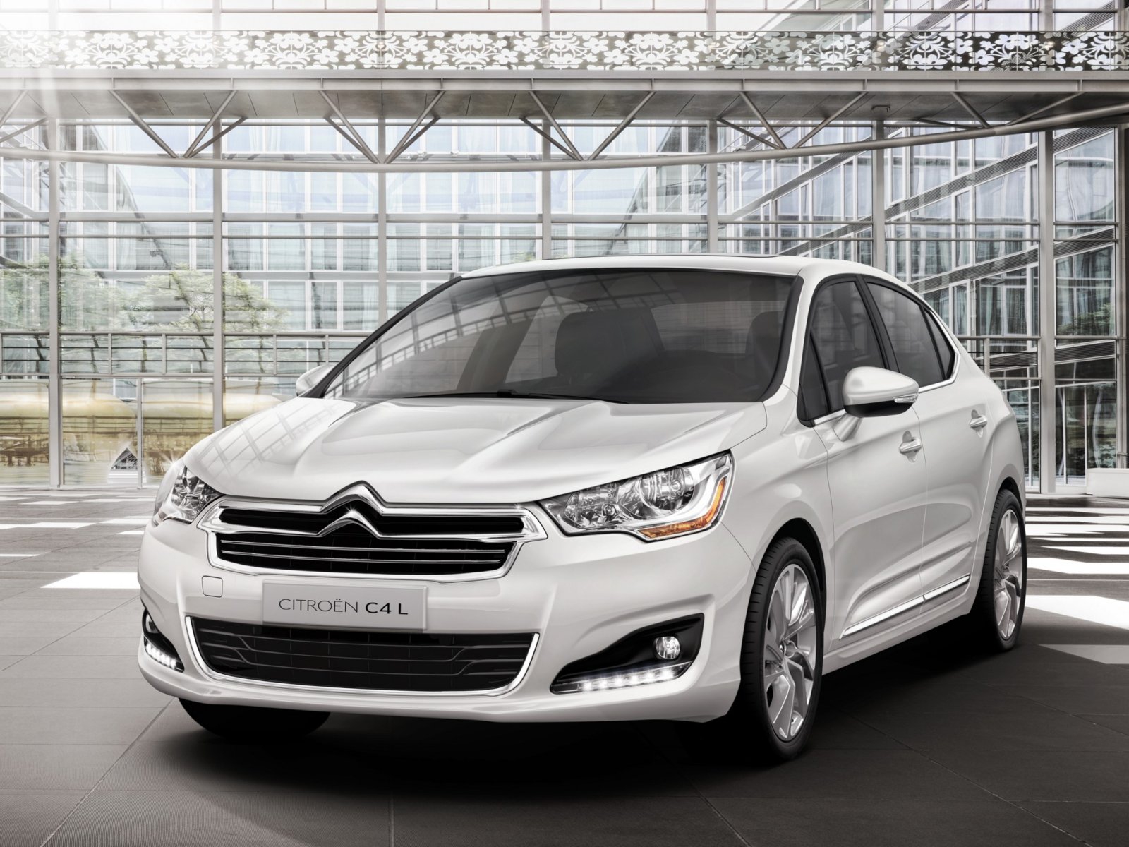 Citroen_C4_Sedan_2012_prev_original.jpg