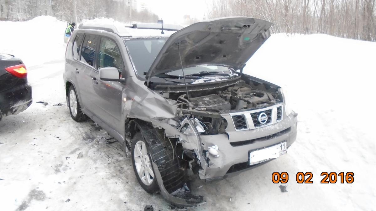 В Усинске «Гранта» врезалась во внедорожник « БНК