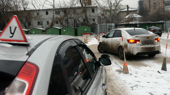 Автоинструкторы выступили против новых правил приема экзаменов