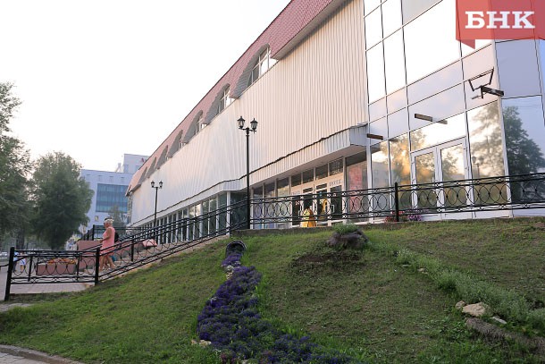 Судебные приставы пугают продавцов ЦУМа