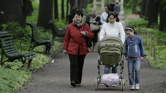 Больше половины россиян не хотят жить с родителями  