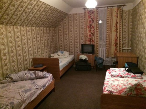 Народный корреспондент: «Пассажиров задержанного авиарейса Москва - Усинск поселили в трехместные номера»