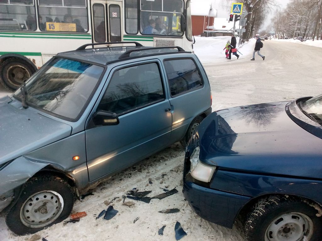 В Сыктывкаре на Печорской не разъехались «десятка» и «Ока» « БНК