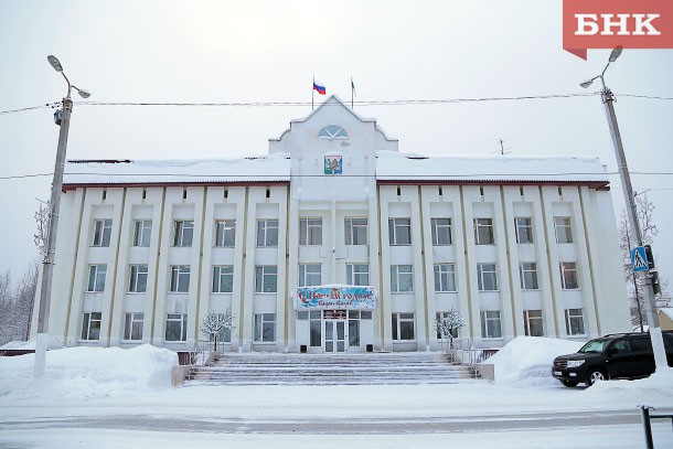 В Сосногорске спецавтомобиль для перевозки инвалидов простаивает в гараже