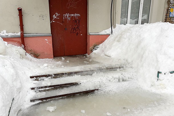 Народный корреспондент: «В центре столицы Коми - коммунальный водопад»