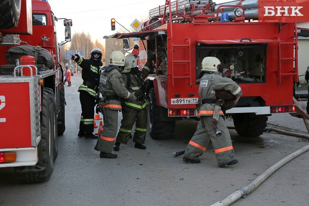 В сыктывкарском местечке Човью сгорело придорожное кафе