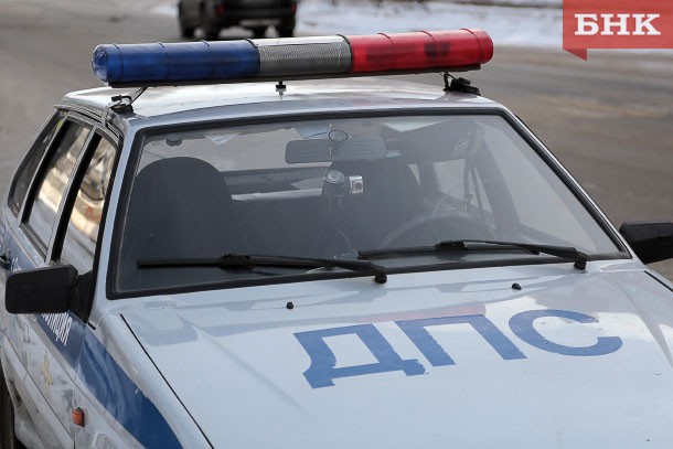 На эжвинской трассе в лобовую столкнулись два автомобиля