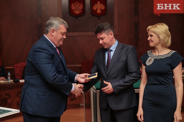 Лучшие многодетные семьи Коми получили награды из рук Сергея Гапликова