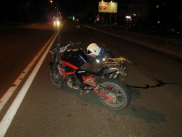 В Печоре на дороге опрокинулся мотоциклист 