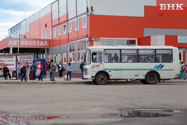 Номер автовокзала сыктывкар. Автовокзал Сыктывкар. Старый автовокзал Сыктывкар. Автобусы городские Сыктывкар. Лидер Сыктывкар магазин автовокзал.