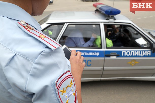 В Сыктывкаре ловили не пропускающих пешеходов водителей