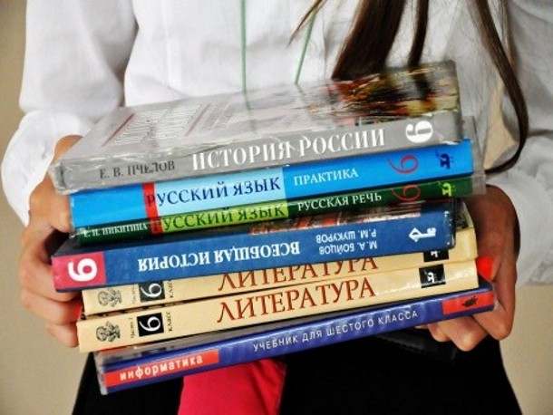 Для сыктывкарских школьников в новом учебном году приготовлено 82 тысячи учебников