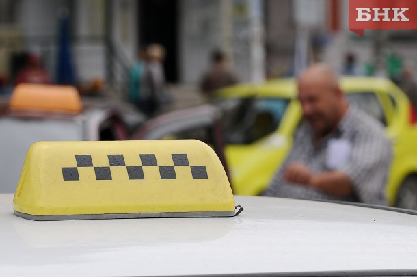 Таксистам-нелегалам в Коми живется проще, чем легальным перевозчикам