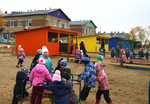 Нефтяники подарили новые веранды детскому саду в Усть-Цильме 