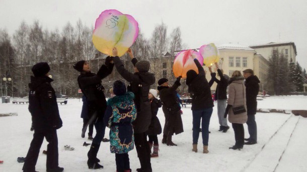 В Сыктывкаре память жертв ДТП почтили акцией «Белые журавлики»