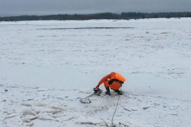 Теплая погода в Сыктывкаре не позволяет установить пешеходную ледовую переправу в Алёшино