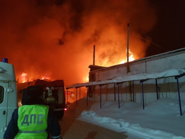 В Печоре горит офисное здание