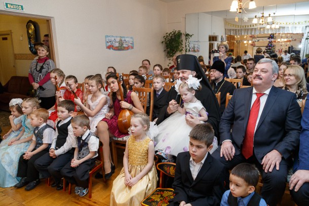 Глава Коми поздравил с наступающим Новым годом воспитанников детских домов Сыктывкара