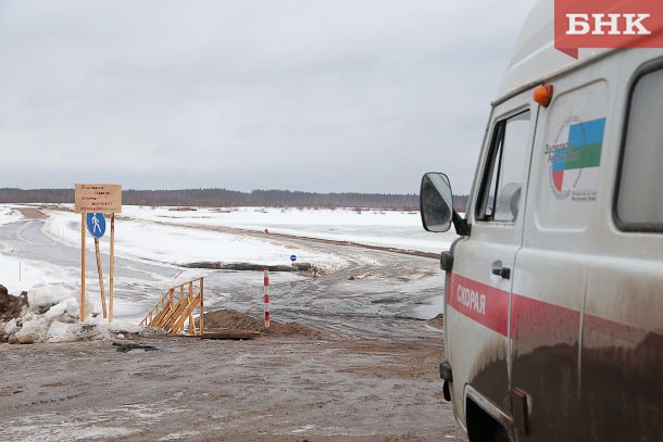 Спасатели помогли пожилой сыктывкарке добраться до «скорой»