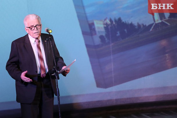 Валерий Козлов поздравил с 85-летием академика Михаила Рощевского